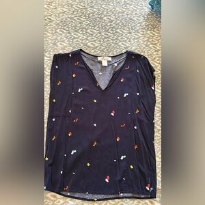 Amour Vert Blue Blouse with V-Neck and Playful Print